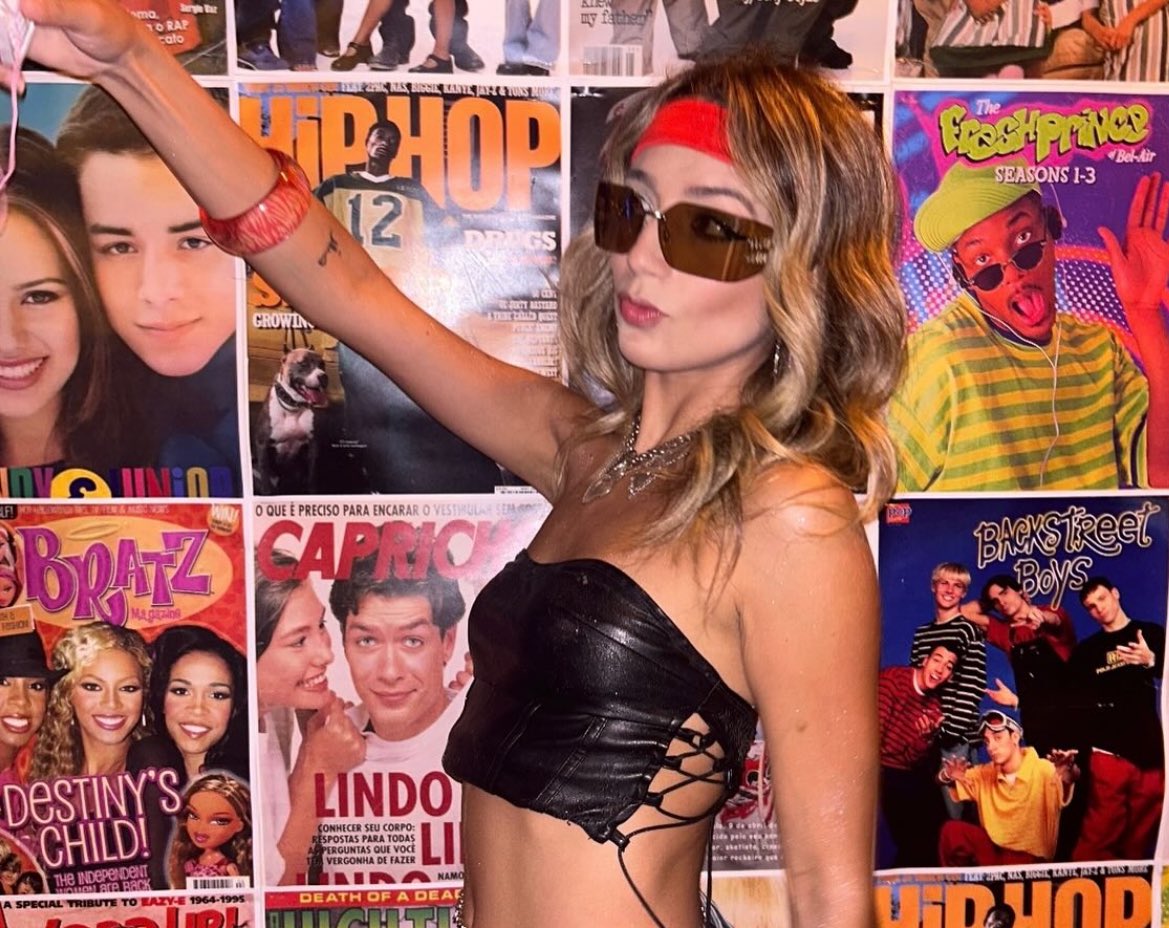 tuitamateusr's tweet photo. a samira é facilmente a mais interessante dessa casa de vidro.

ninfeta, mulher gay, estética anos 2000 uma verdadeira DIVA https://t.co/HnqqwBGHyU