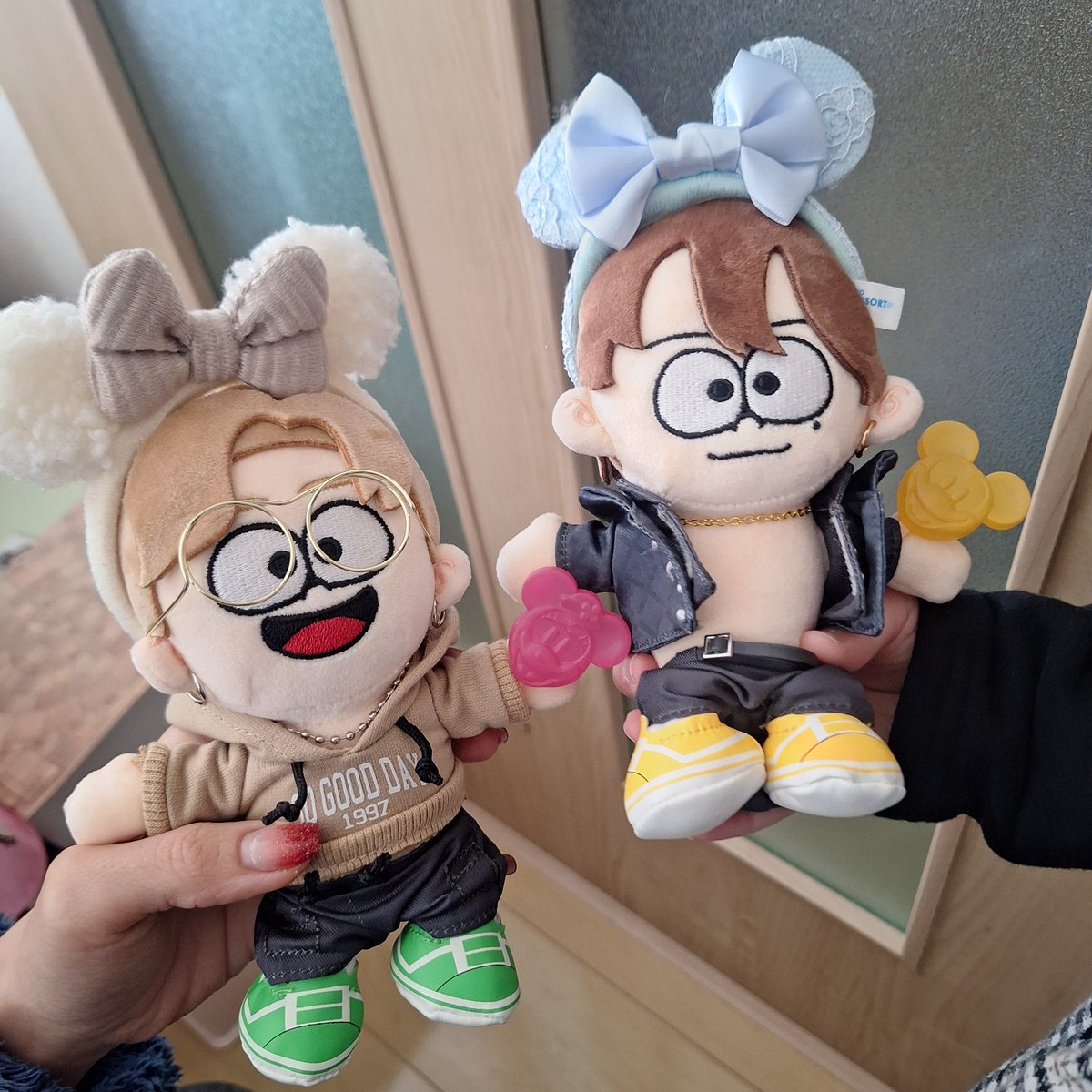 娘とtimeleszのライブに行って
2人でぬい衝動買いして
とりあえず家にあったものたちでなんとかおうちを作ってあげようか!!と一緒に作り出したんだけど🏠
なかなか楽しくて本格的なのを作ってあげたくなってる
ライブ後も楽しめるの最高じゃないか