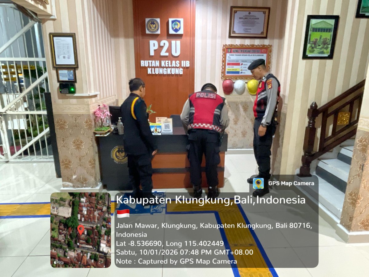 SKlungkung's tweet photo. 👮‍♂️ Unit Patroli Satsamapta patroli malam di Rutan Kelas II B Klungkung ✨

#polriuntukmasyarakat #Klungkung #PolresKlungkung #JagaKamtibmas #CegahGangguanKeamanan #layanancepat110untukmasyarakat #PoldaBali #PolriPresisi #humaspolresklungkung #wducation #work https://t.co/DQMwWfJThx