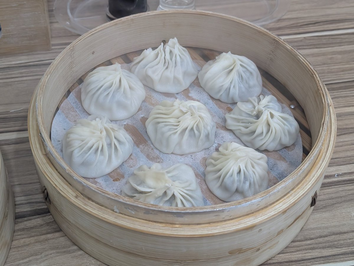 mutaguch's tweet image. 牡蠣の小籠包ウマウマ。
こりゃたまらん。