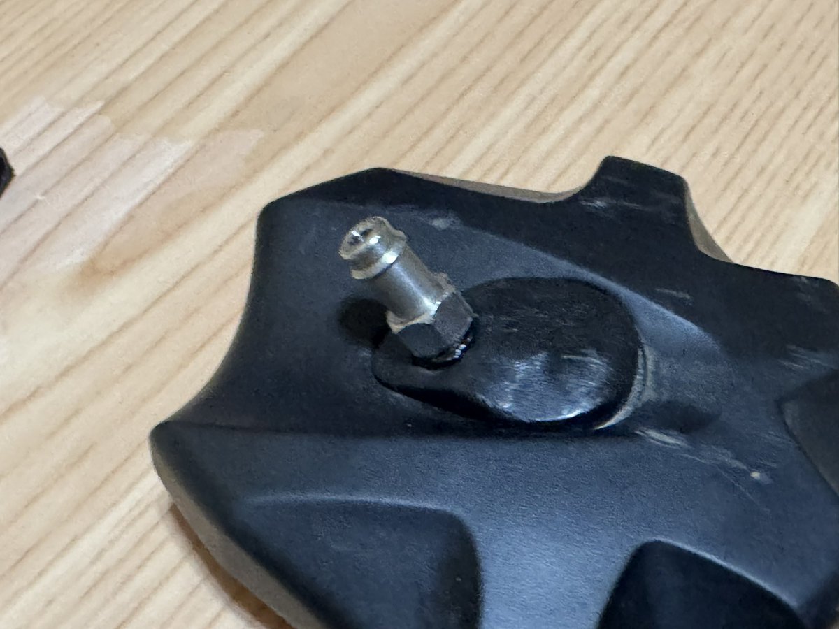 Laboyade's tweet image. タンクキャップの短小チ◯コが折れたので金属ニップル突っ込んでみた！