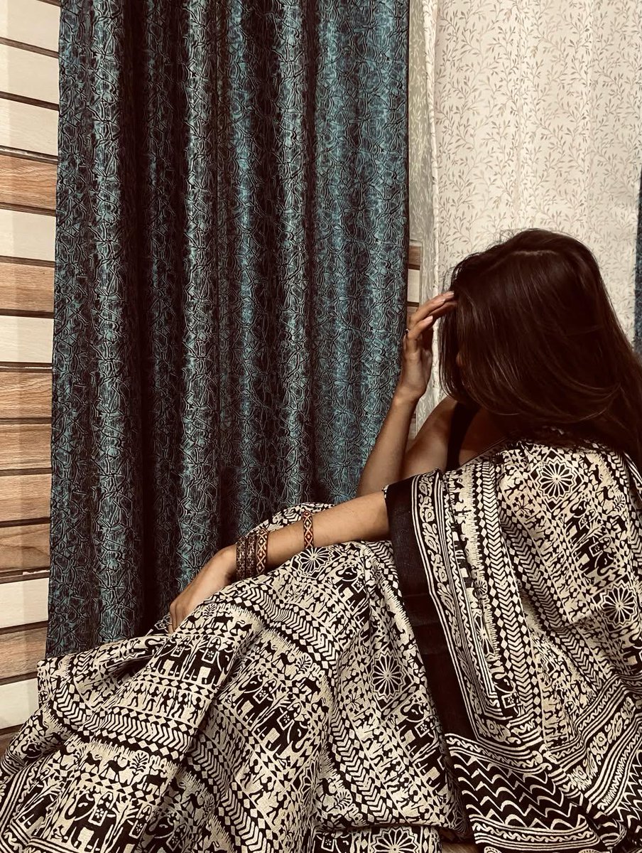 Susheela_Sushee's tweet photo. Wrapped in thoughts noone gets to read🩶✨
#Sushee♠️ #HappyEvening✨ https://t.co/e2pmjXGccu