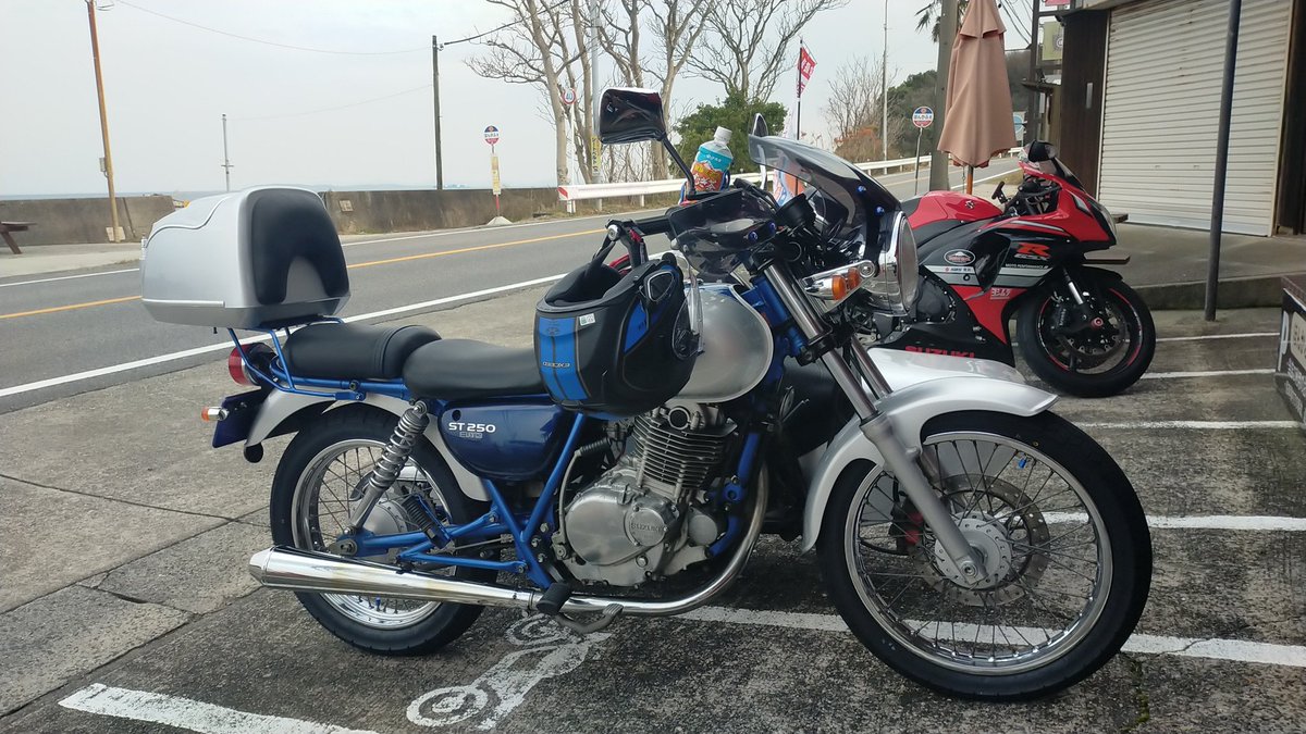 qOTDlLcriFFyvG4's tweet image. 私のヘルメットはずっと、 #OGK さんの #EXCEED で御座います 😉
個人的には、#EXCEED2 に青色のが欲しいと思ってます🙏。
でも、そろそろ、白いフルフェイスヘルメットもいいかな〜と思っています😁👍