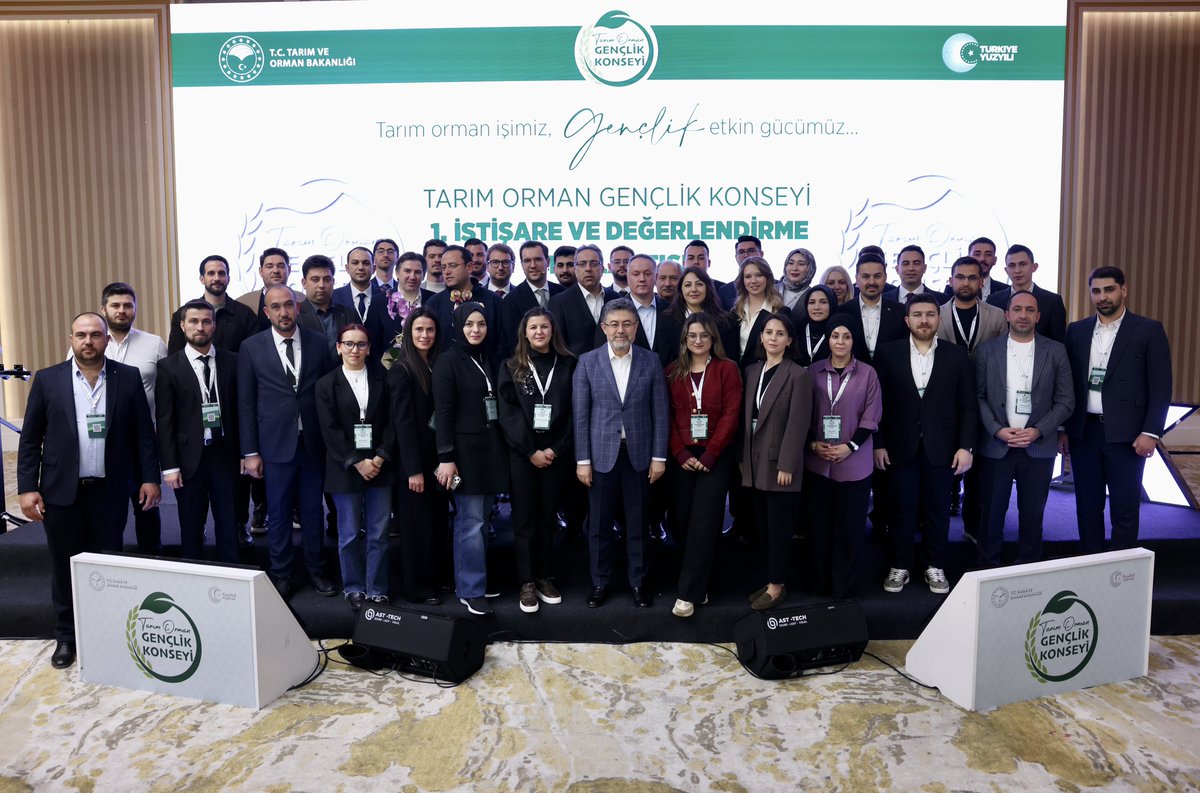 🌿 Üreten, düşünen ve sahayı bilen gençlerle tarımın yarınlarını birlikte değerlendirdik.

🤝 İstişareyle güçlenen, gençlerin enerjisi ve vizyonuyla büyüyen bir tarım anlayışı için ortak akılla yol alıyoruz.

📍 Tarım Orman Gençlik Konseyi 1. İstişare ve Değerlendirme Toplantısı