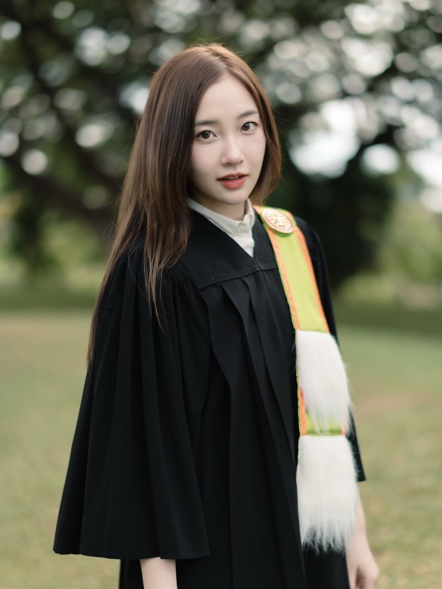 Master’s Degree in Dermatology checked✅🎓✨
จบ ป.โท ผิวหนังแล้วค่า 🤍 🥹 ในที่สุดดด555

ใครว่างเชิญแวะมาถ่ายรูปกันในวันซ้อมใหญ่รับปริญญา วันที่ 11 มค. เวลา 15.00 น. เป็นต้นไป บริเวณลานโถงชั้น1 อาคารปิยชาติ2 ม.ธรรมศาสตร์ (ศูนย์รังสิต) นะคะ 💐