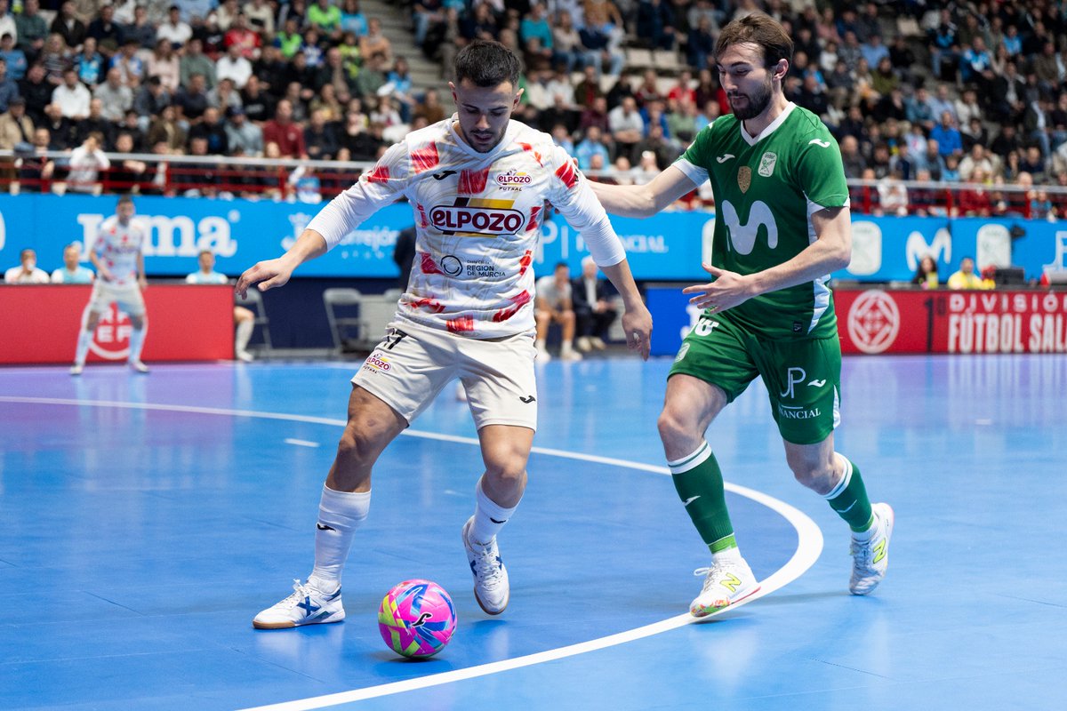 ElPozoMurcia_FS's tweet photo. ⚪🔴⚔️ Comienza la segunda parte!
@InterMovistar 2
@ElPozoMurcia_FS 1
📷 Rafa Aparicio
#InterElPozo https://t.co/50uAVWByWI