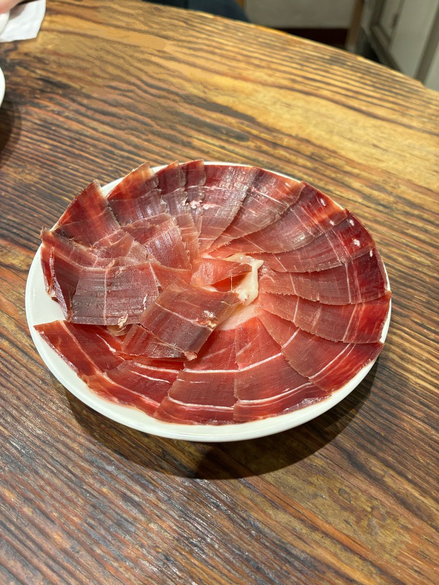 KON__whisper's tweet photo. 今日は Spanish Bar El Cortador さん

大阪関西万博 スペインパビリオン ナショナルデー にて生ハムを切られたコルタドールが目の前で生ハムを切ってくれるお店!!

生ハムはもちろん！他のお料理も味の奥深さが凄く1品1品丁寧に作られていてとても美味しかったです✨

https://t.co/RBHKrJsZWu https://t.co/MHxkHpBlBl