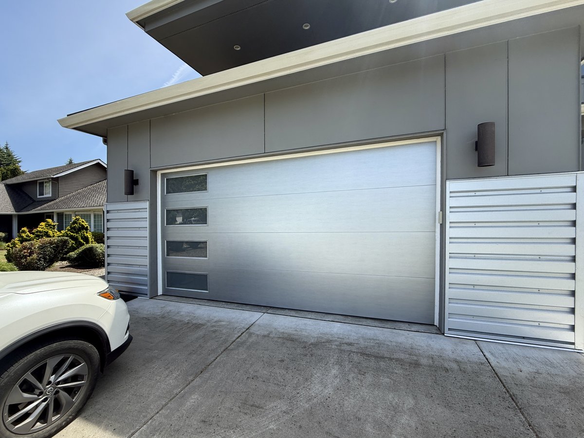 Steel that looks like aluminum? Yes, please. 🖤 The Modern Tech 3550 comes standard in 5 stunning contemporary colors. Choose from 46 panel/window combos to match your style!
👉 Find your perfect door configuration today! loom.ly/jPji2AM
#ModernTech3550 #GarageDoorUpgrade