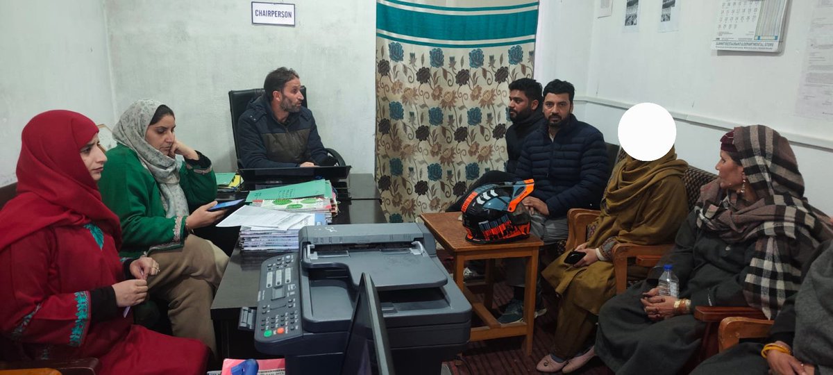 DlsaShopian's tweet photo. DLSA Shopian prevented a #ChildMarriage during a door to door awareness under the 100 Days Bal Vivah Mukt Bharat Campaign at  Ramnagri. Records confirmed the child was underage. Immediate action ensured the child’s safety.
@Informationspn
@DistrictShopian
@shopiankmr https://t.co/YRA2fBmUrq