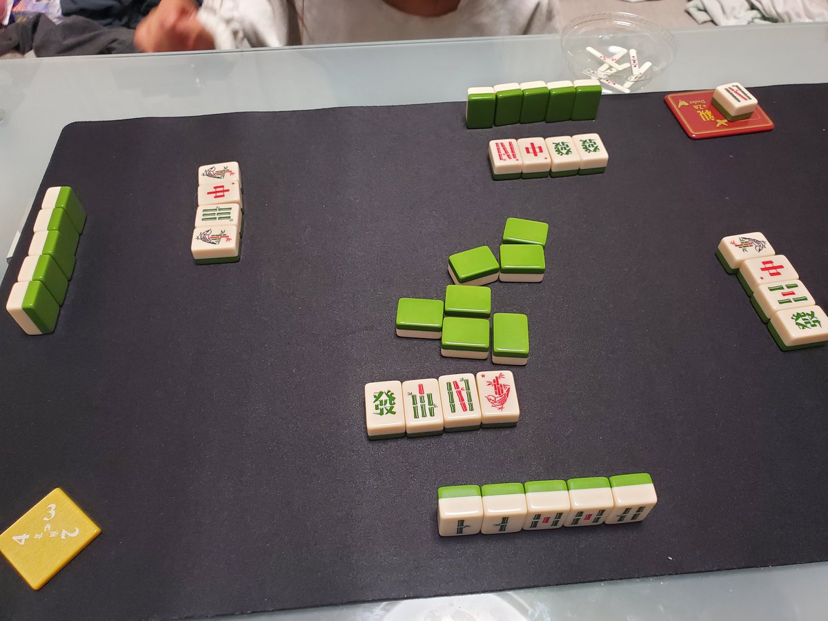 開運コロシアム三昧の後は、子供達と最近はまってる「すずめ雀」。子供達の点棒計算が早いのは、開運コロシアム様々！