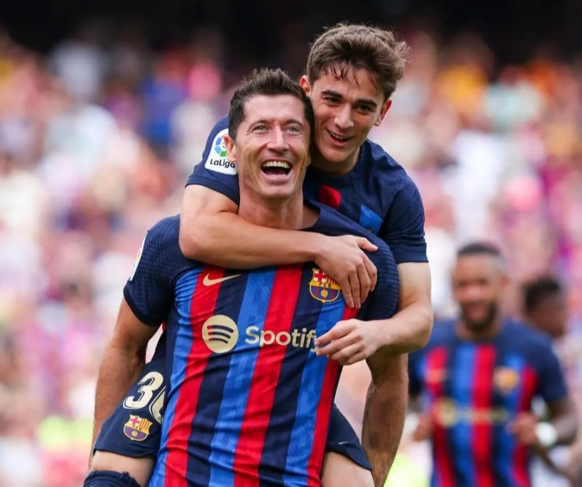 🚨 El abrazo de Gavi a Lewandowski que lo cambió todo en el Barça ⬇️⬇️