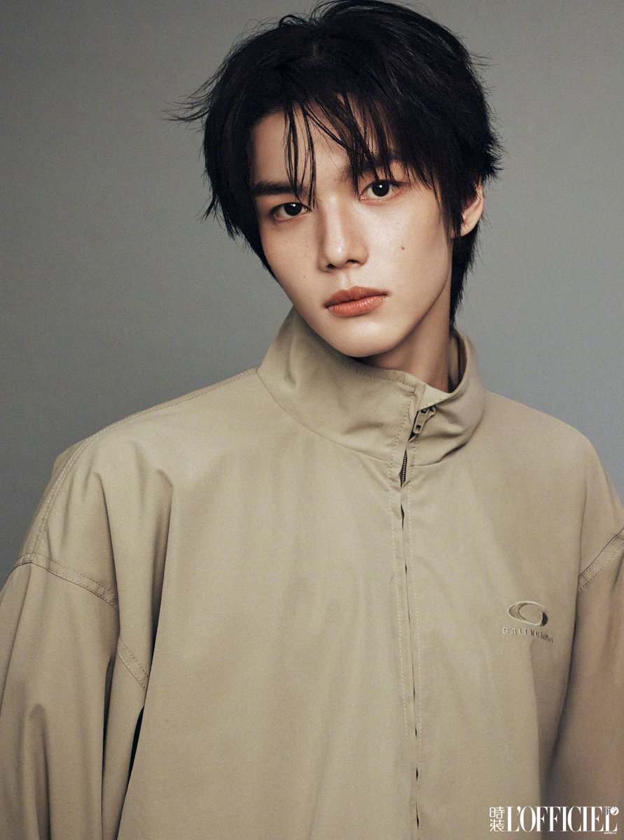 haminarchives's tweet image. Hamin reaches #11 on the K-POP Artists China Physical Magazine Sales Top 40!!

With 42,382 copies sold and ¥2.75M+ in revenue in just 24 hours, Hamin is proving his massive influence even before his debut.

#SMTR25 #HAMIN #하민 #河民 #ハミン