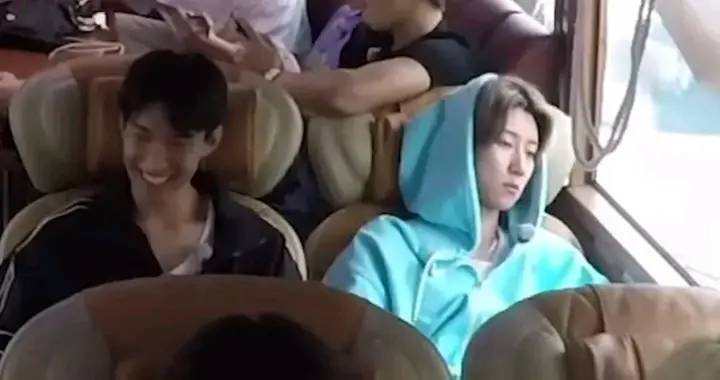 cheolhanglazer's tweet image. im crying even the lighting is same