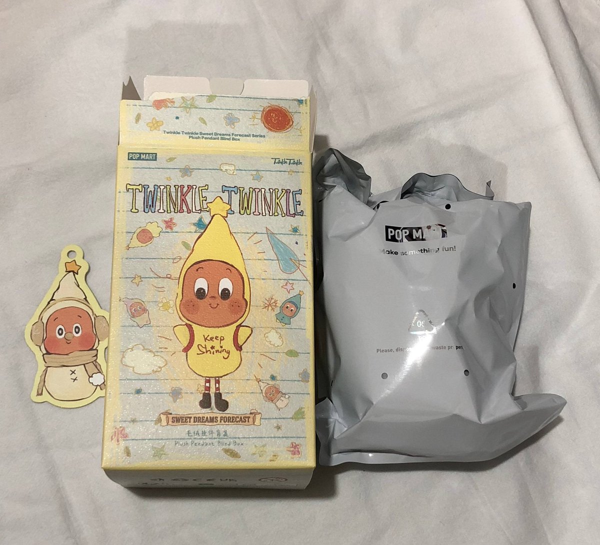 WTS POPMART TWINKLE TWINKLE (plastic sealed) 

- twinkle twinkle savor the moment : fresh baked mini cookies plush pendant 
☆ matcha crips RM40 

- twinkle twinkle sweet dream forecast 
☆hug from snowman RM50

- price exclude local postage 
- DM to order