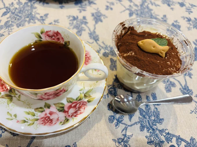 1/10、行ってまいりました。 今回は気になっていたスペシャリティ珈琲「サマースプラッシュ」と「やみつきティラミス」をいただきました。飲んだらコーヒー・後味がメロン。温度が下がるとよりメロン。不思議です。菊壱さんにも会えたし、すてきな出会いもあってよい1日でした。 #2TAILCOFFEE