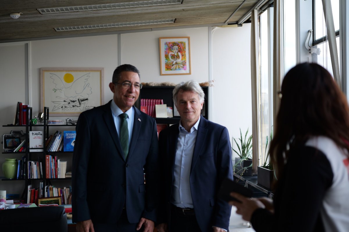 Fabien_Roussel's tweet image. Rencontre avec Martha Bolivar Acosta, chargée d'affaires à l’ambassade du Venezuela, et Otto Vaillant Frias, ambassadeur de Cuba.
Échanges sur la situation internationale et l’agression américaine, soutien du PCF aux peuples vénézuélien et cubain et ambition commune pour la Paix.