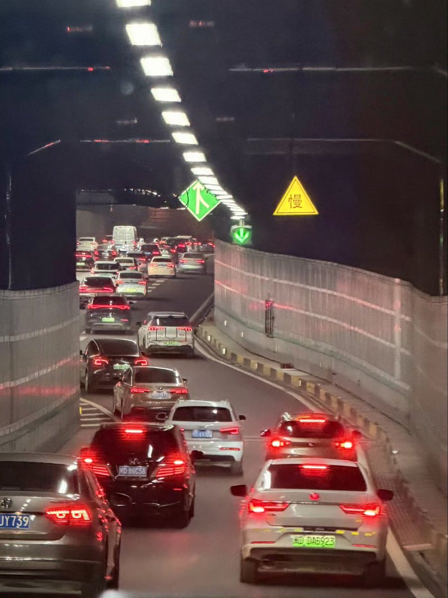 zxwupdates's tweet image. [20260110] Zhai Xiaowen weibo update🐧

✌️

#ZhaiXiaowen #翟潇闻