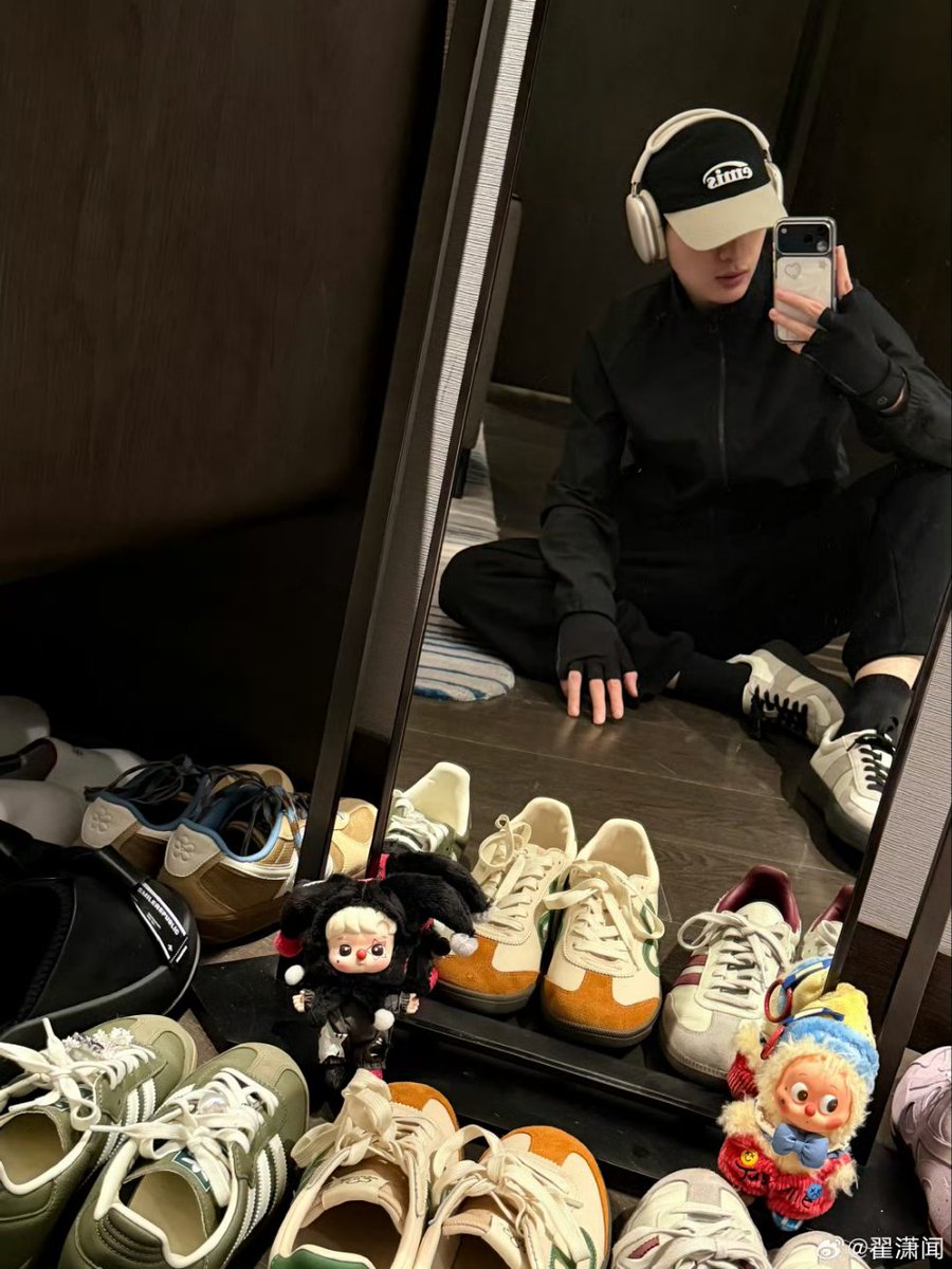 zxwupdates's tweet image. [20260110] Zhai Xiaowen weibo update🐧

✌️

#ZhaiXiaowen #翟潇闻