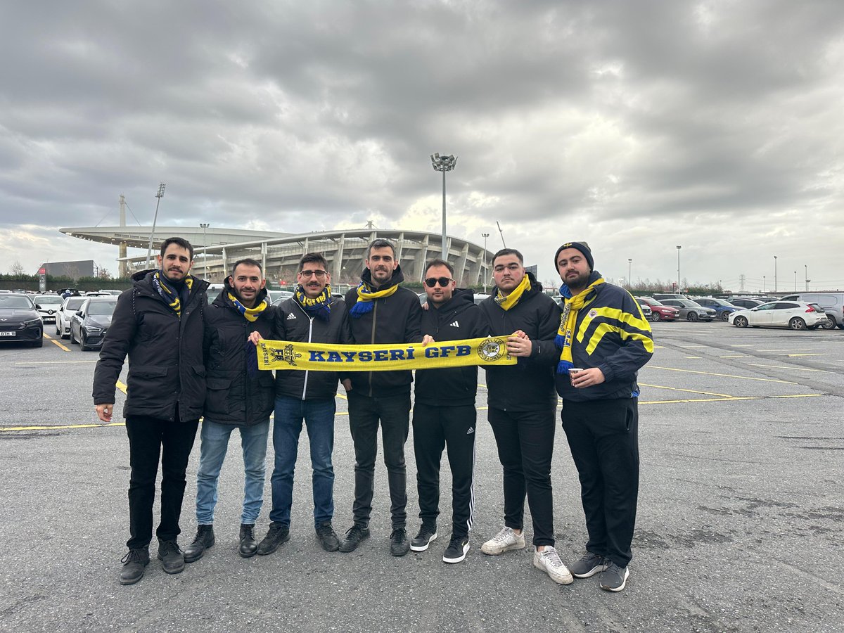 ADINLA TAKIMINLA TARAFTARINLA EN BÜYÜK SENSİN KANARYA
FENERBAHÇE’mizi şampiyonluk yolunda yalnız bırakmamak için olimpiyattayız.
#KayseriGFB