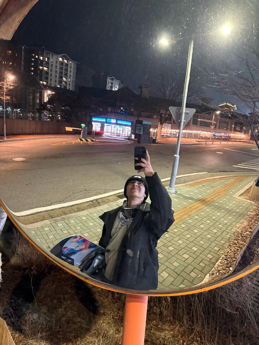 Hendery tweet media