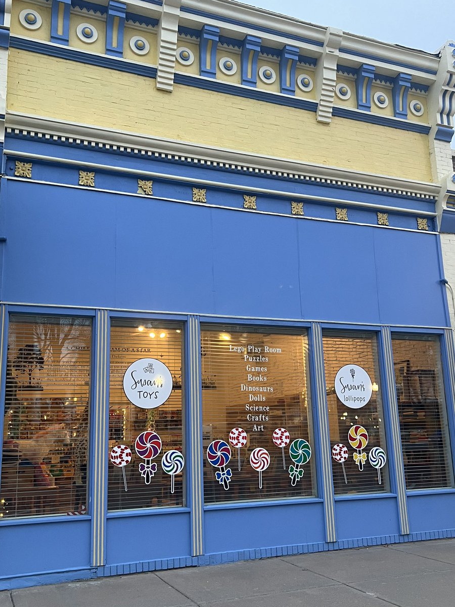 SusansBooksGift's tweet photo. Susan’s downtown Aurora Saturday!  Come choose a free book or stuff a bag for only $50!!  Lollipops. Toys. Puzzles. Books.  Vintage Dishes.  Eileen’s Cookies.  Friendship!

We always need books that look rarely handled. Over 4,000 books are given monthly.

https://t.co/GtBHPlsa5x https://t.co/n63kQh18uG