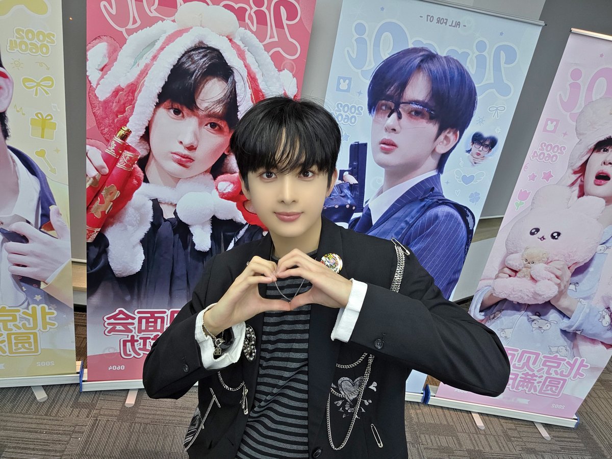 fantasyboys_twt's tweet image. [📸]

in BEIJING

Bandi 我好想你！
我爱你💚

#FANTASYBOYS #판타지보이즈
#LINGQI #링치