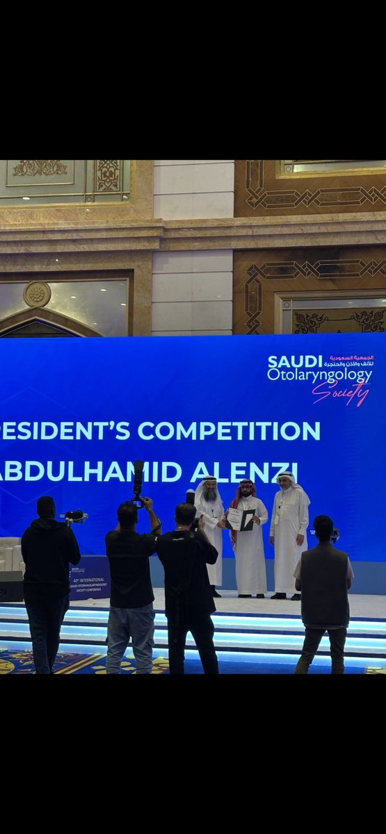 hameed_al3nezi's tweet photo. الحمد لله، تشرفتُ بحصول بحثي على المركز الثاني في مسابقة الأطباء المقيمين، ضمن المؤتمر الدولي الأربعين لجراحة الأنف والأذن والحنجرة.

كما أتقدّم بخالص الشكر والتقدير لمنظمي المؤتمر على هذا الحدث العلمي المميز، وحسن التنظيم 💐

@SSORLJEDDAH26 

#SORL2026 https://t.co/h8en7U5V16