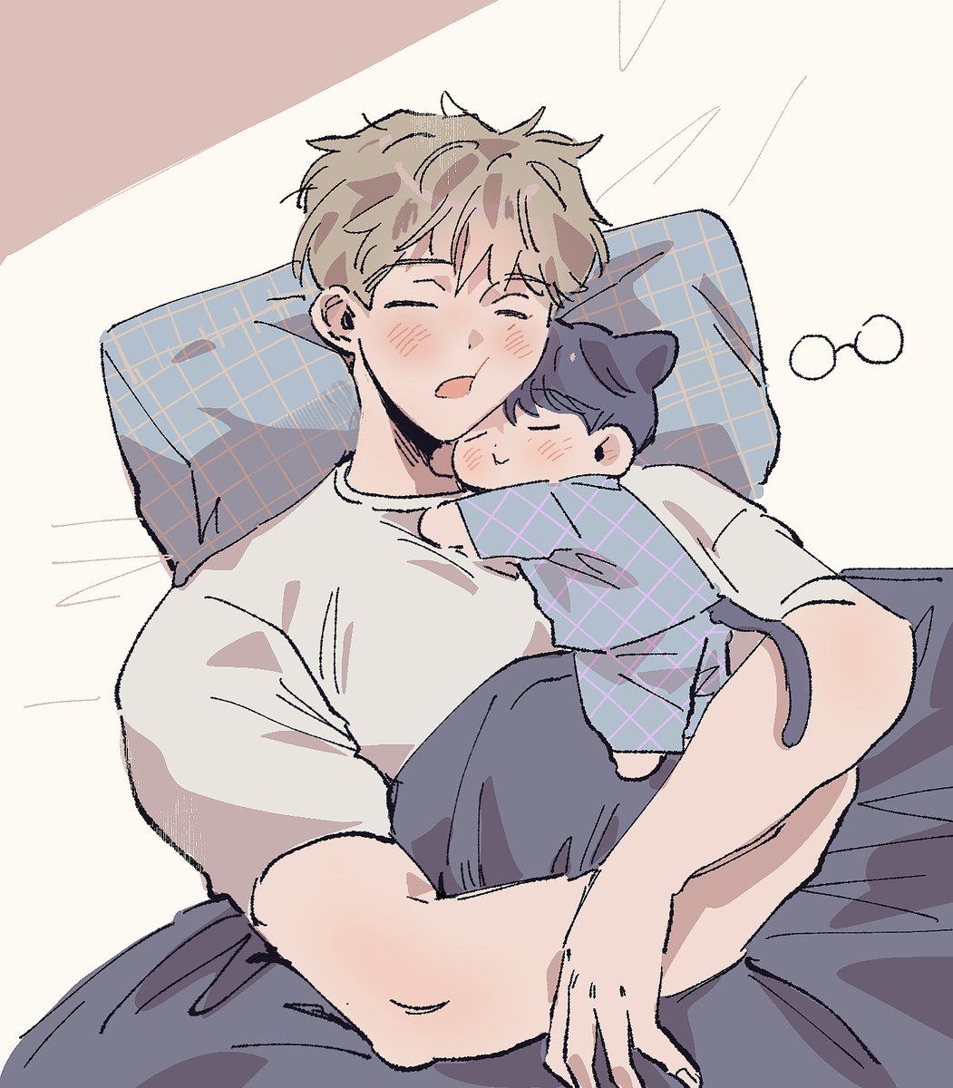 아기가 된 연상 3333
고양이가 자꾸 따로 잔다면서 침대에 올라와서 동맥에 귀를 대고 자요