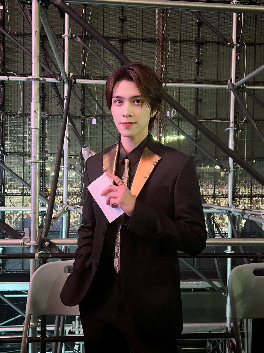 Hendery tweet media