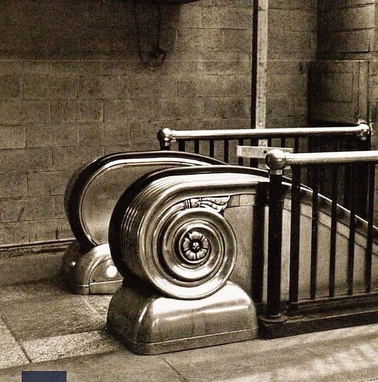 BiancoDavinci's tweet image. Art Deco escalator terminals at Penn Station, Manhattan