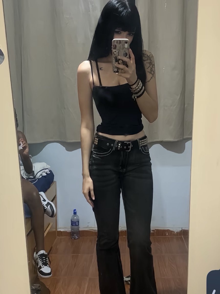 kitowinback's tweet image. same girl different mindset