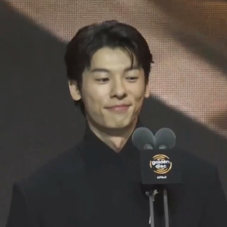 pinkcashcow's tweet image. who's this fine man????