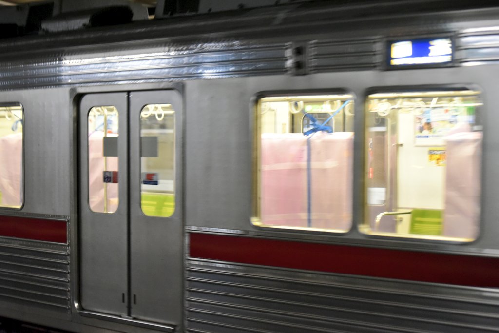 morikkuma2025's tweet image. 2026/01/08
下赤塚駅(１番線)ホームドア搬入
編成:10000系10B(11003F)
第8260列車 鶴ヶ島にて