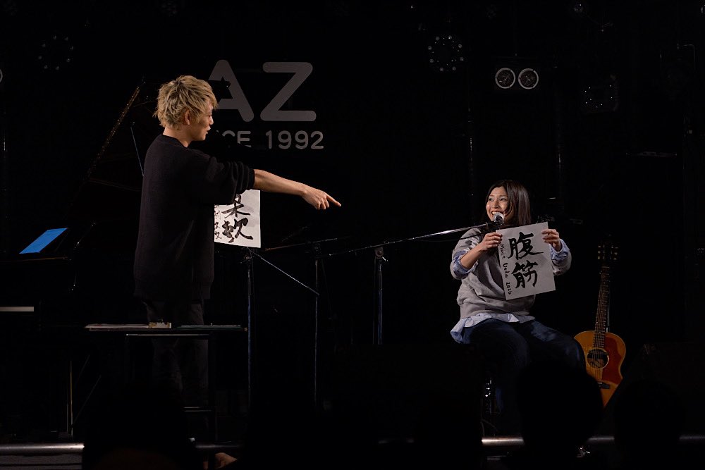 uedamarie_staff's tweet photo. LIVE OF LAZWARD PIANO -蘇りの呪文-
ツアー初日金沢AZ、FARWAHツアー以来のAZさんでしたが、「あの時は赤い衣装でしたね！」と覚えてくださっていました。
ウェルカムポスターに西村さんのサインを追加してAZさんに残してきました。

ラズワルドを待ち侘びていたみなさん、ありがとうございました！！！
※4枚目は集い

#LAZWARDPIANO