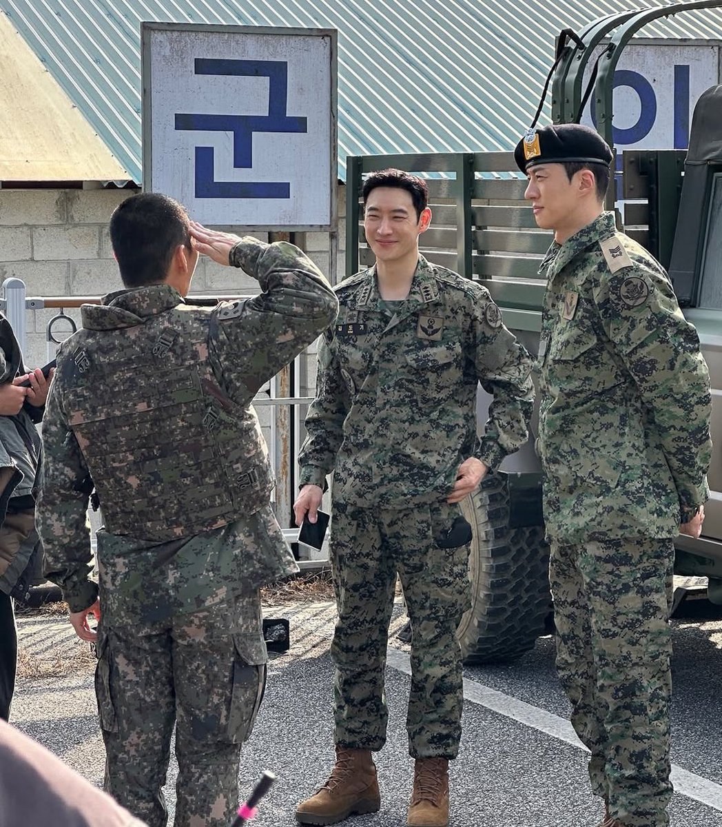 이제훈 군복 진짜 너무 좋은 느낌을 줌