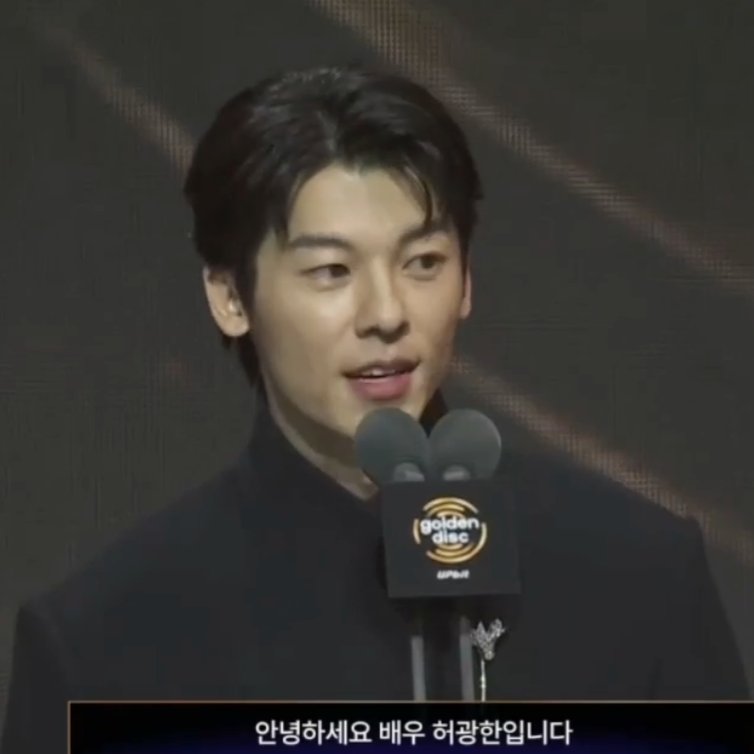 pinkcashcow's tweet image. who's this fine man????