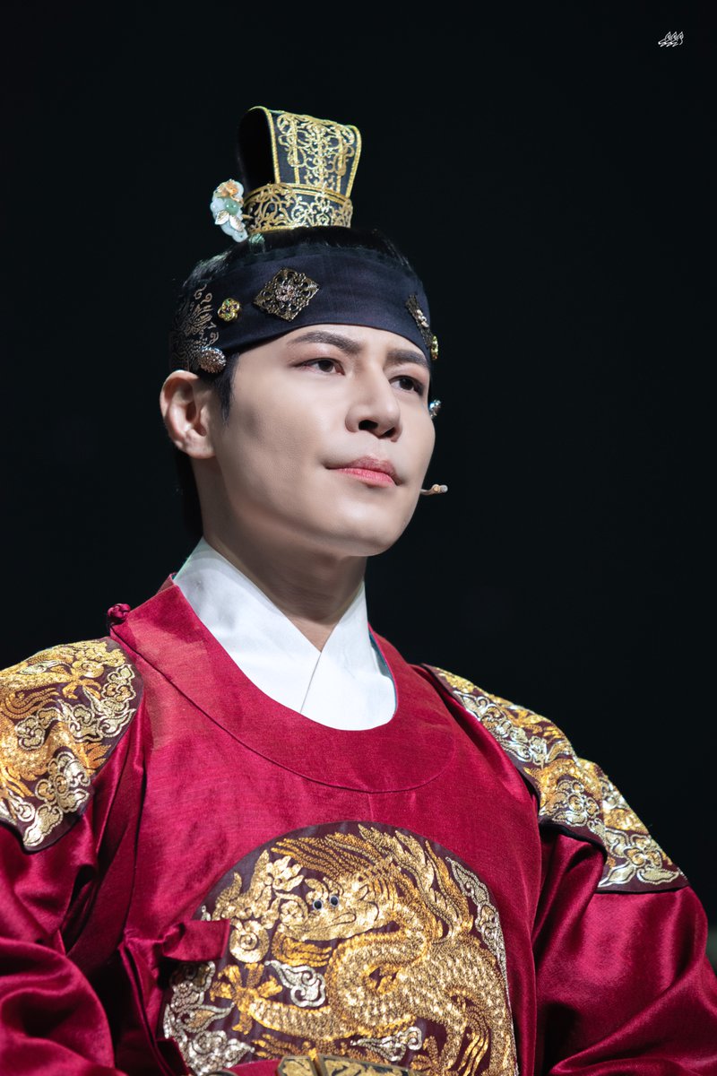 roemf_pic's tweet image. 260109 뮤지컬 한복 입은 남자

이규형