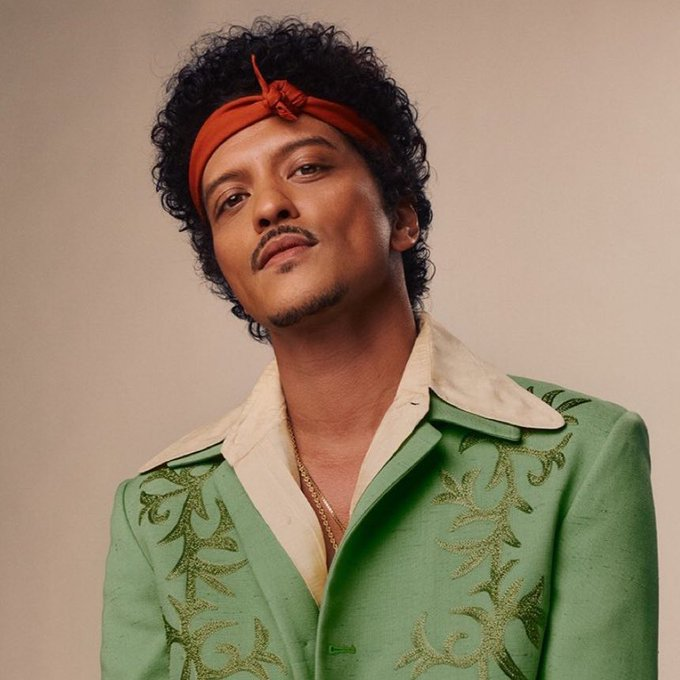 forumbunklr's tweet image. FLOPOU? Após críticas negativas de sempre lançar a mesma música, "I Just Might" estreou em #3 no Spotify Global com apenas 4,9 milhões de plays.