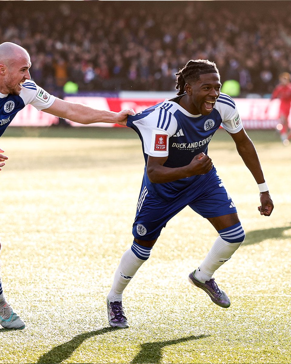 UtdDevilsAS10's tweet photo. Macclesfield just knocked out the FA Cup holders Crystal Palace

The squad included:
 - John Rooney (manager and brother to Wayne)
 - D'Mani Bughail-Mellor (ex United academy graduate)
 - Cameron Bortheick Jackson (ex United academy graduate)
 - Luis Lacey (brother to Shea) https://t.co/48elFtQAie