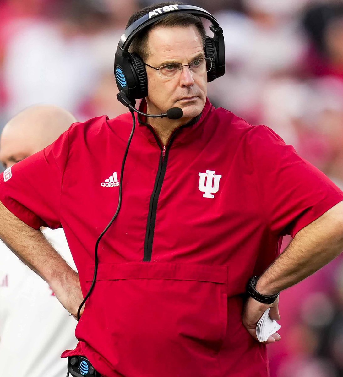 Hay ideas que parecen simples hasta que las ves ejecutadas en el campo. Y entonces entiendes por qué casi nadie es capaz de sostenerlas durante 60 minutos.

Indiana juega así: una jugada cada 30 segundos. Seis segundos de acción y, cuando termina, desaparece. No existe. No se