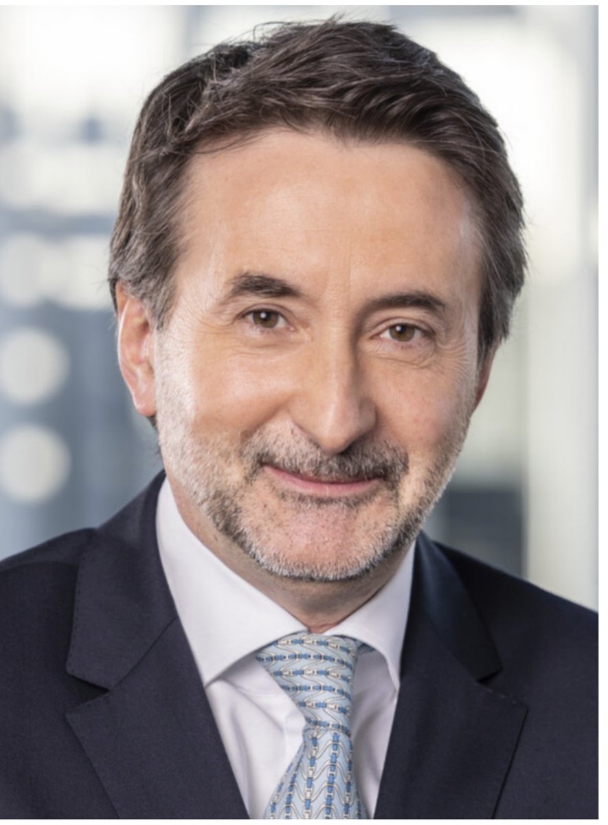 SE BUSCA:
Cabecilla del  Cártel de los Repsoles.
Lameculos profesional.
Todo por la pasta.