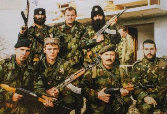 Vrlo kratko. 
Srpski fašisti 90tih su pokrenuli 4 rata i to:
 usputno u Sloveniji (oko 66 mrtvih),
krvnički u Hrvatskoj (oko 19,000 mrtvih),
genocidno u BiH (oko 90-100,000 mrtvih) 
i sistematski na Albance Kosova(11,000 ).
I oko toga ne treba voditi apsolutno nikakve polemike.