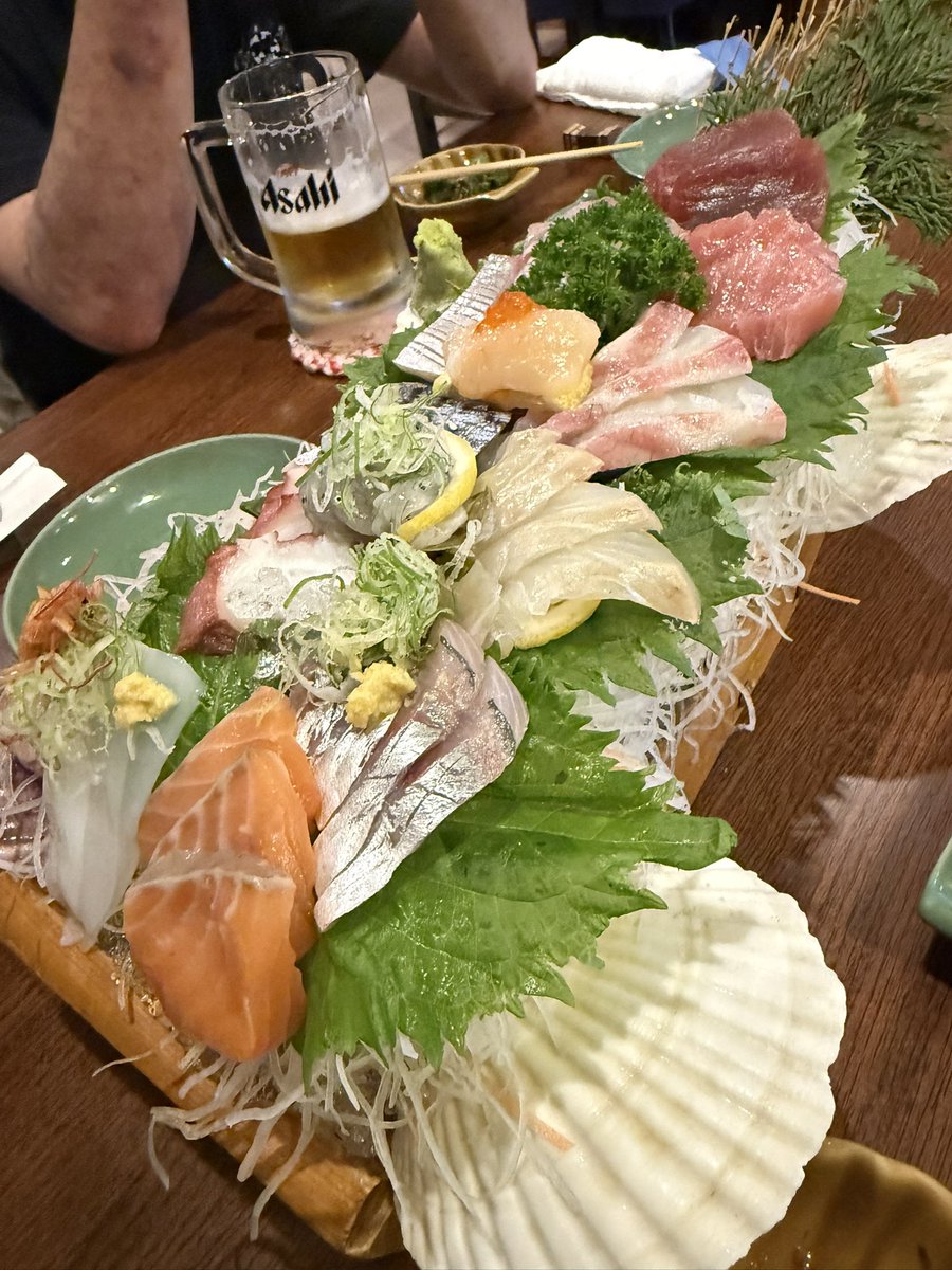 Sakito_000's tweet photo. 海外来て、開幕海鮮料理 https://t.co/hTB1CwJEau