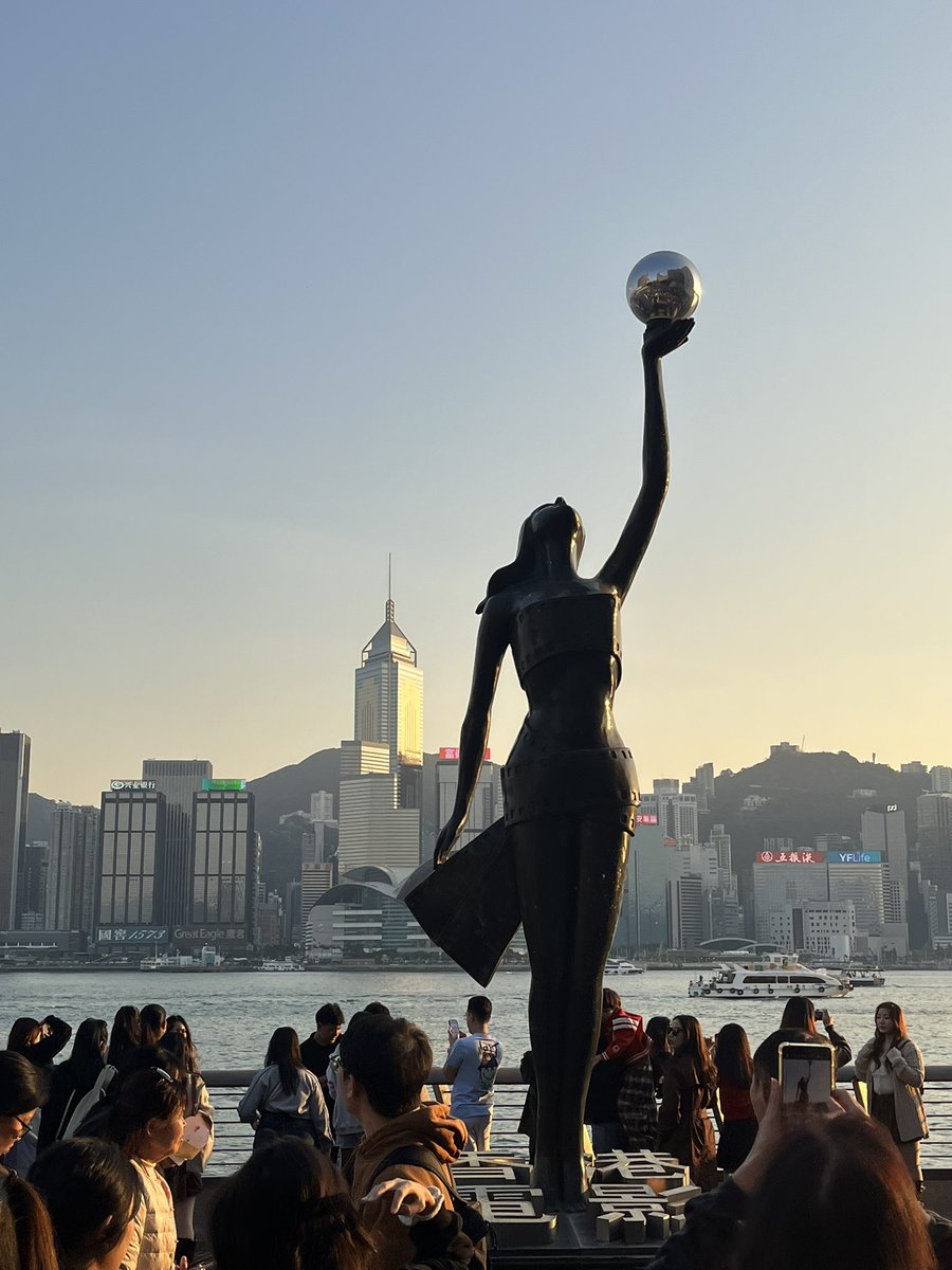 Blue_yoshi0111's tweet photo. The Hong Kong Film Awards Statue

ブルースリーの銅像見るの忘れてた🥺 https://t.co/n1cfri5dXM