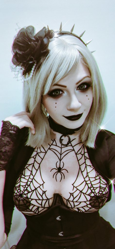 Horrorkindchen's tweet photo. 今日は久しぶりのデパチだよ🖤　楽しみ〜🦇 https://t.co/ln3E621jfH