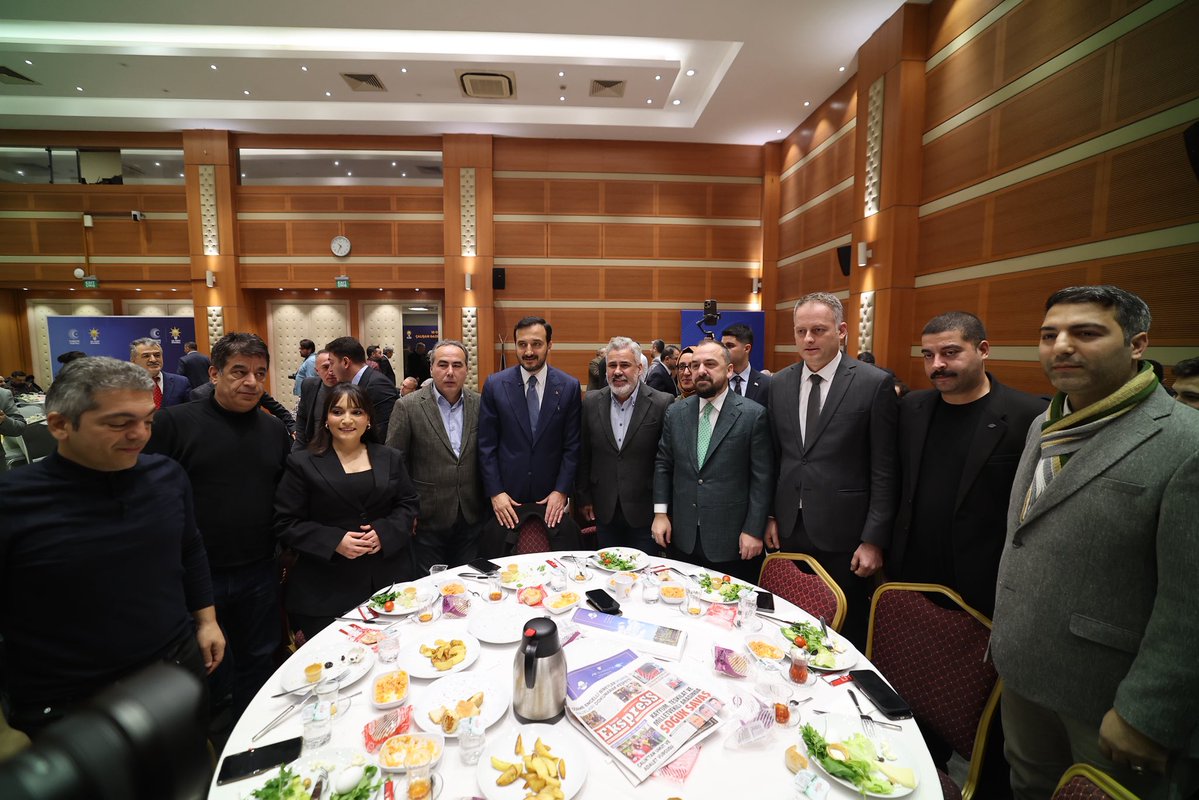 aksariyer's tweet image. 10 Ocak Çalışan Gazeteciler Günü vesilesiyle; Genel Başkan Yardımcımız, Tanıtım ve Medya Başkanımız Sayın Faruk Acar ile İl Başkanımız Sayın Abdullah Özdemir’in katılımlarıyla, değerli basın mensuplarımızla İl Başkanlığımızda bir araya geldik.

Toplumu doğru bilgiyle buluşturan,…