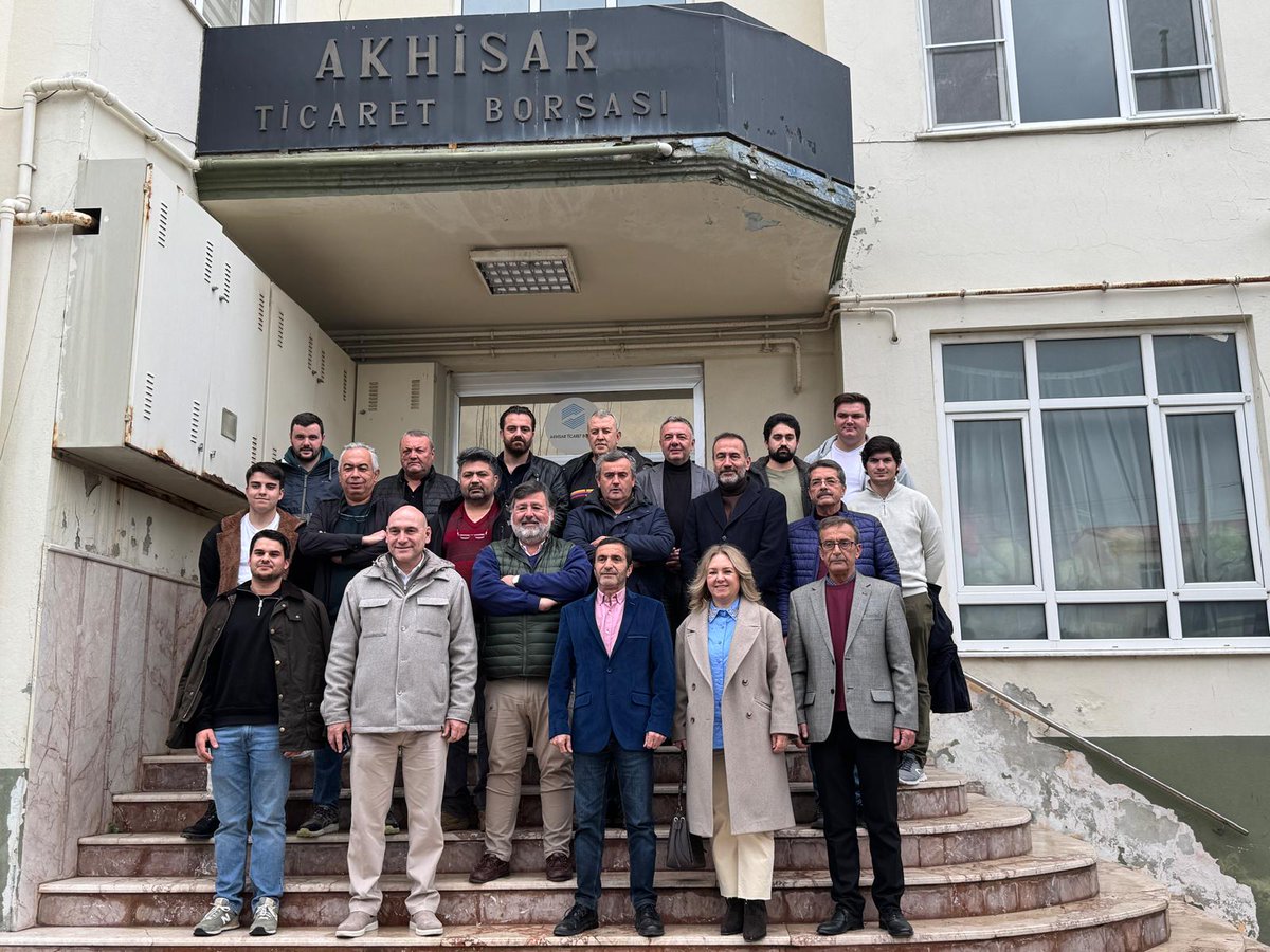 AkhisarTB's tweet photo. Portekiz Mirandela bulunan Çiftçi birliği APPITAD'I Borsamızda ağırladık. Genç çiftçiler ve ziraat mühendisleriyle oluşan ekiple birlikte Türkiyedeki tarımsal üretim ve teknolojilerle ilgili bilgi verildi Dr. Murat ÖZALTAŞ,Dr. Mehmet ULAŞ'ın rehberliğinde teknik gezi yapıldı. https://t.co/lcmohEwMb5