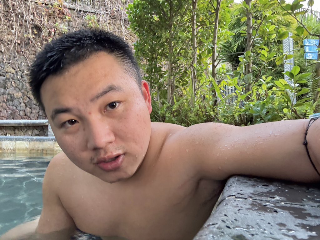 Alex Huang tweet media