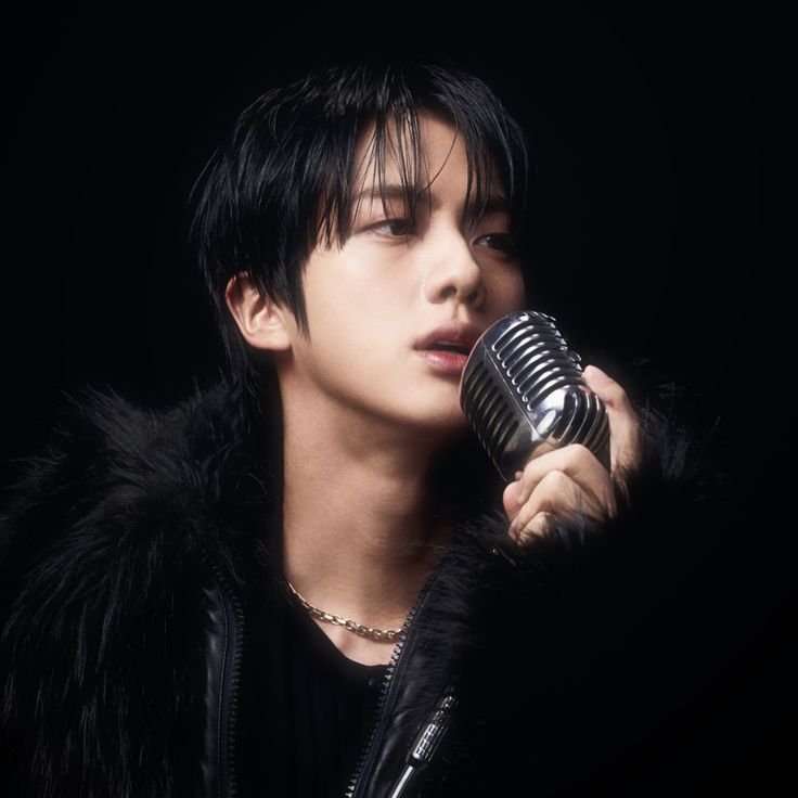 SmallHitEnt_'s tweet image. JIN has been awarded Male Most Popular Artist at the Global Disc Awards 2025.
This recognition reflects the strong support and interest shown toward our artist’s activities. We extend our appreciation to all fans who continue to support our artist JIN.
#GDAWinnerJin 🎙📀✨️