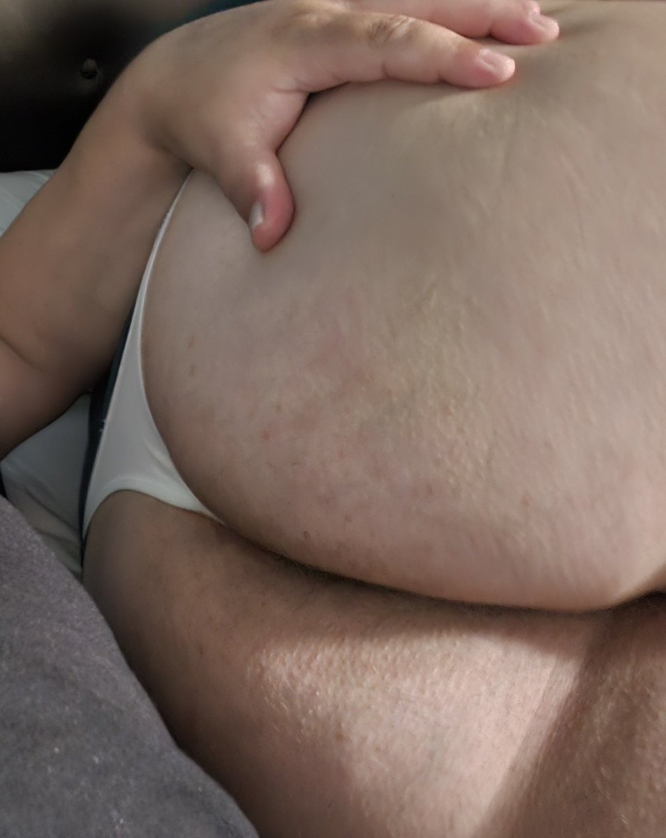 Afuera llueve copiosamente. Qué hay para hacer? Pidan...😉 #SabadoDeMorboYProvocación #SabadoDePutería